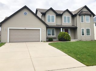 9765 S Rustic Pl, Oak Creek, WI 53154