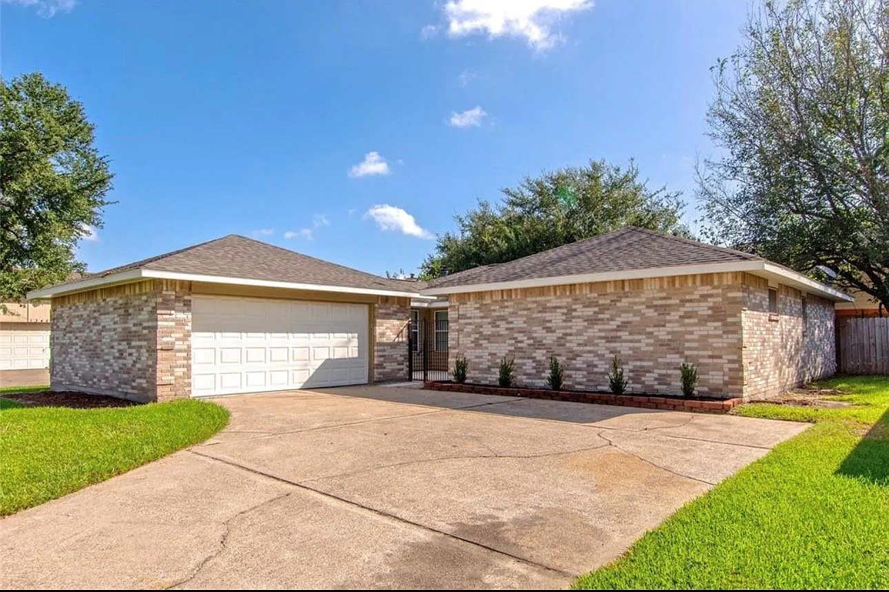 3 bed, 2.0 bath, 1569 sqft, $1,800 — Photo 1