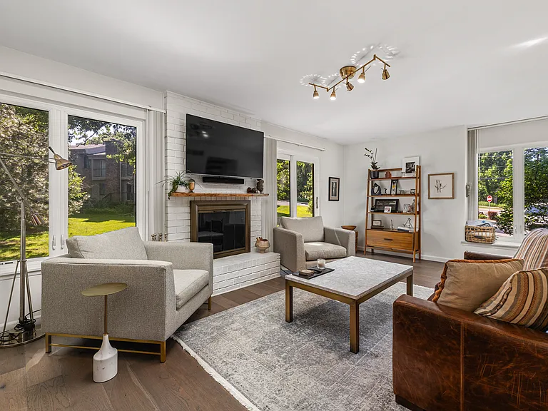 704 Oakbrook Ridge Dr — Photo 12