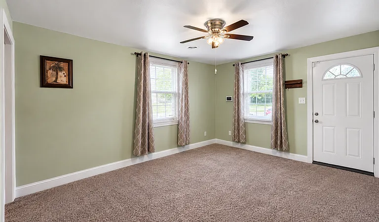 3912 Victoria Blvd — Photo 4