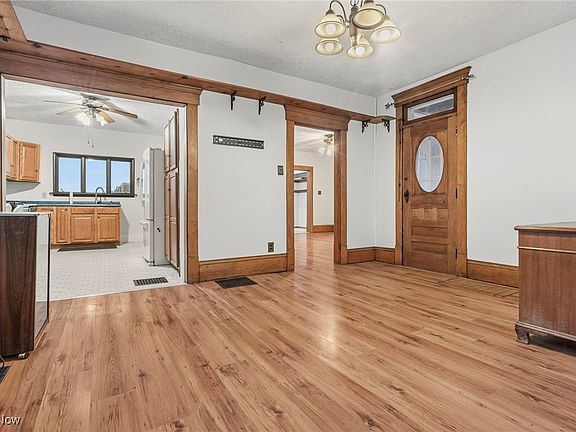 5th image of 4692 Beechwood Ave NE