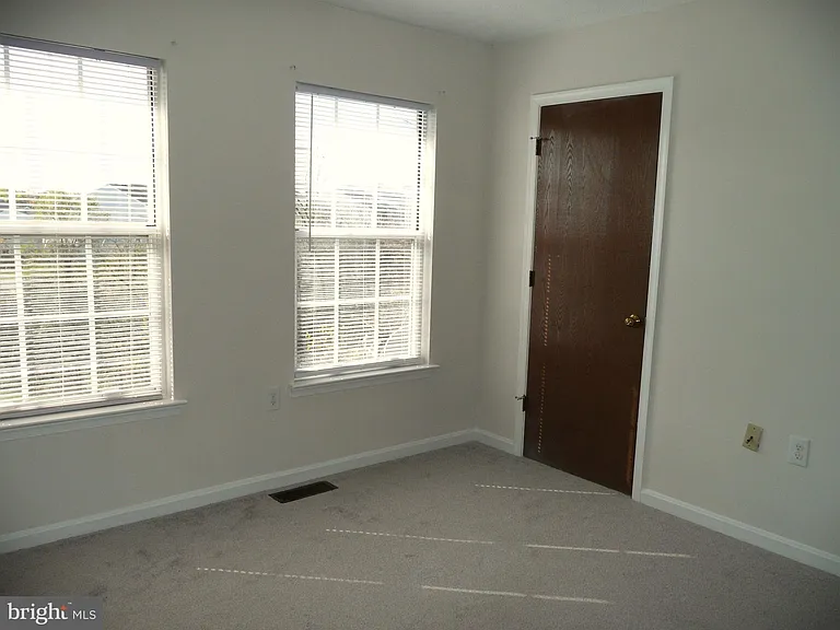 255 Waterford Ln — Photo 15