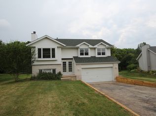 107 King Henry Rd SE, Poplar Grove, IL 61065