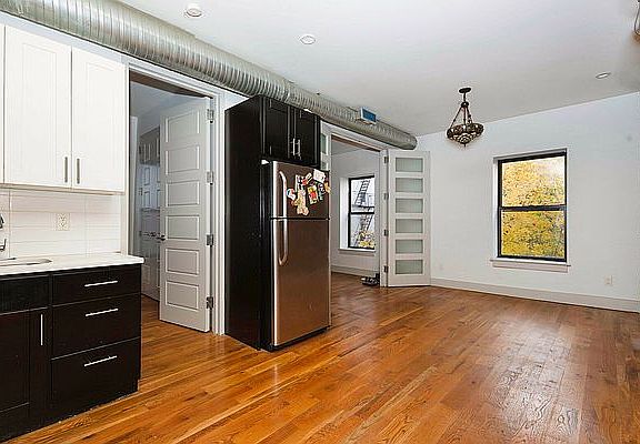 4th image of 132 New York Ave APT 4B