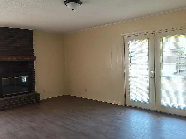 2800 S Taft St — Photo 4