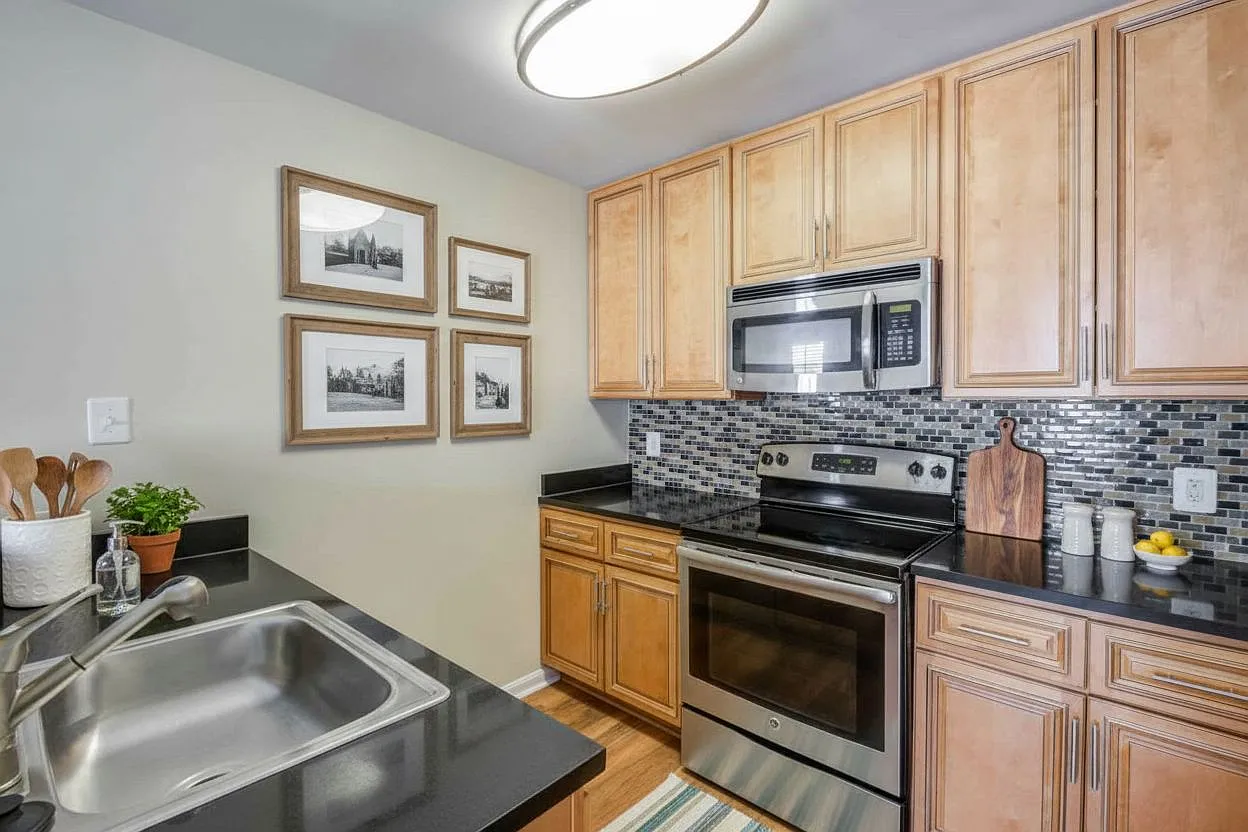 Abbotts Run Apartment Homes — Photo 3