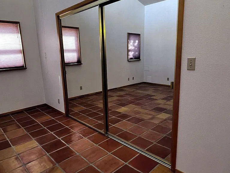 5 Oriente Ct — Photo 20