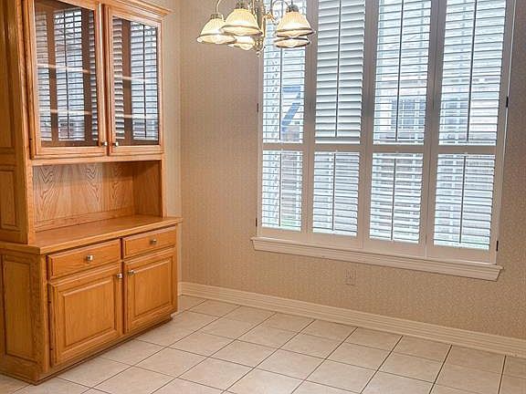 5th image of 704 Shiloh Ridge St