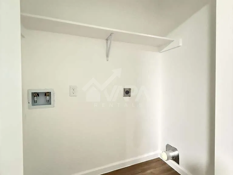 242 Glamis Ave — Photo 18