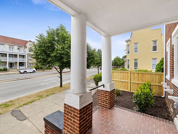 4th image of 806 N Arthur Ashe Blvd #9