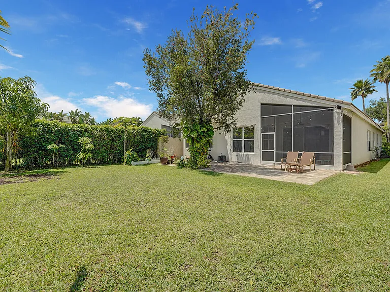 19084 Skyridge Cir — Photo 33