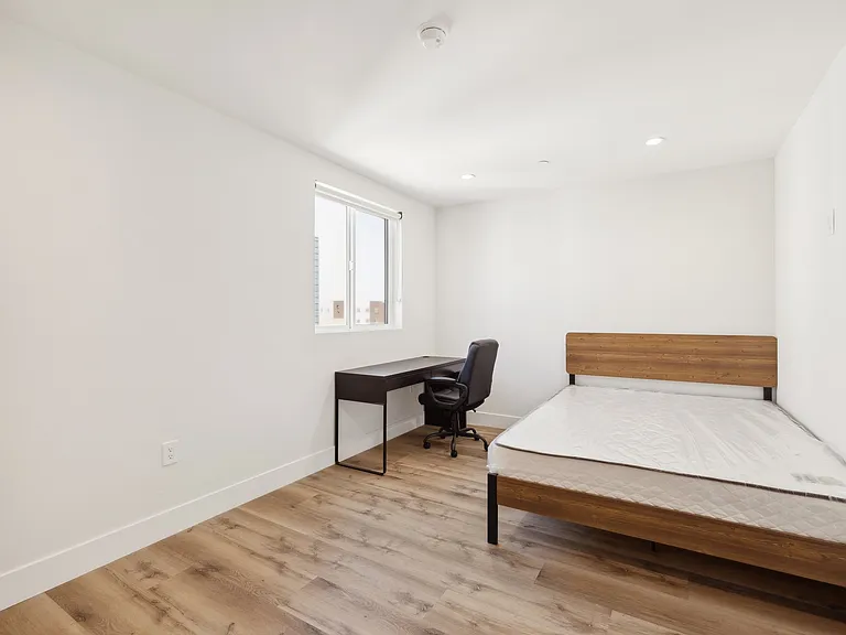 1326 W 35th Pl — Photo 22