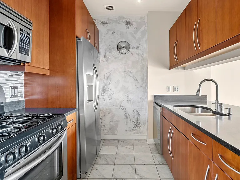 380 Lenox Ave #8F — Photo 7
