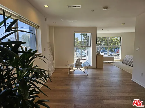 1617 Broadway #B Photo 1