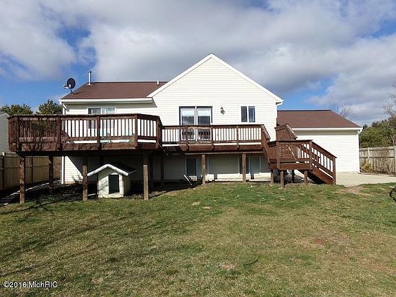 2nd image of 701 Willow St