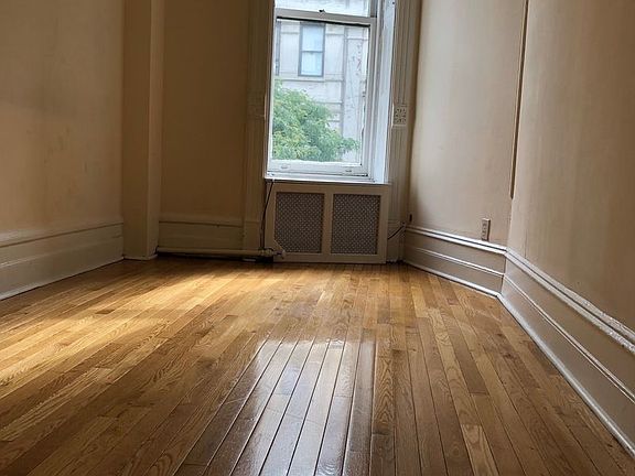 3rd image of 117 W 75th St APT 9