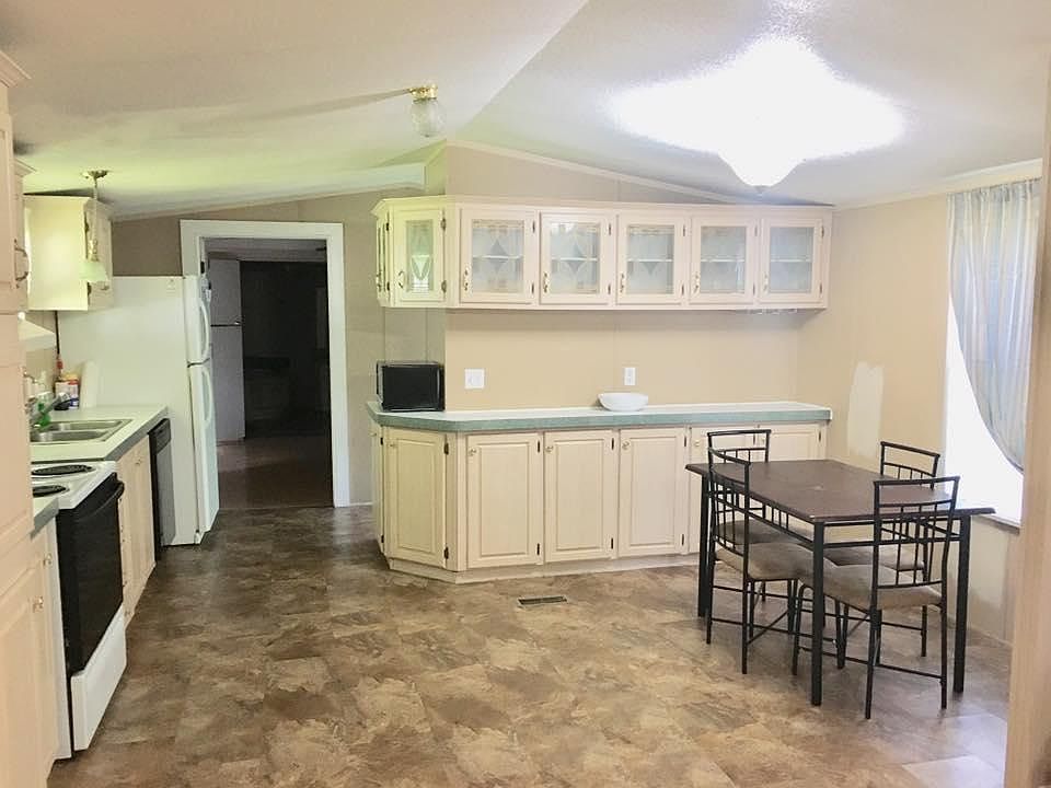 1st image of 555 Parkwood Dr