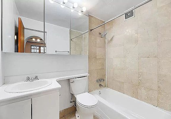 3rd image of 224 Sullivan St APT E1