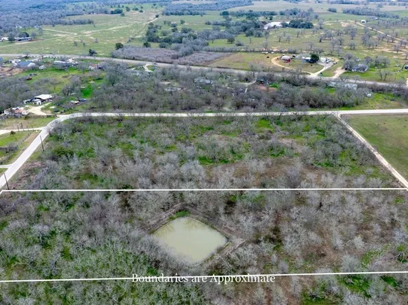 323 Union Hill Rd, Luling, TX 78648