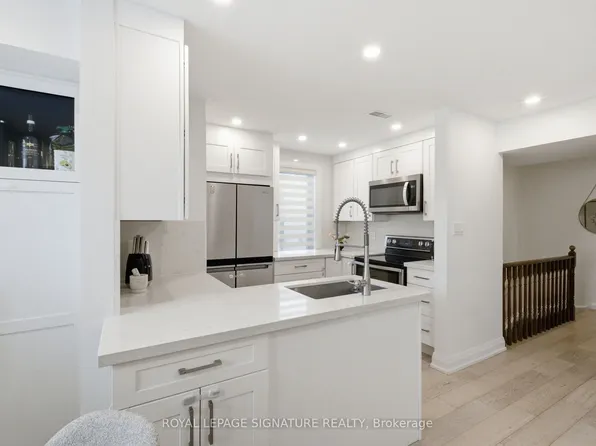 75 Weldrick Rd E #1029, Richmond Hill, ON L4C 0H9