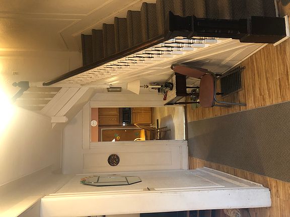 5th image of 695 Grove Ave