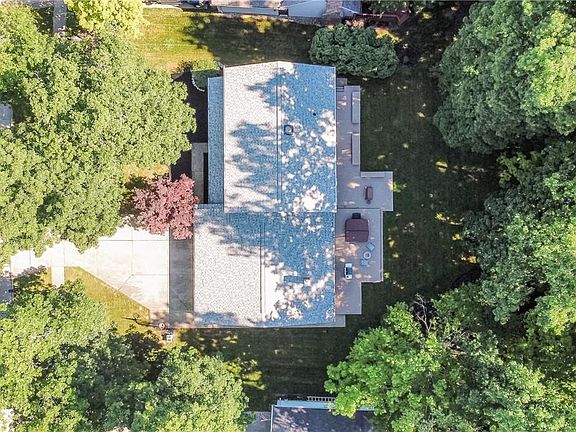 2nd image of 952 Beechwood Dr