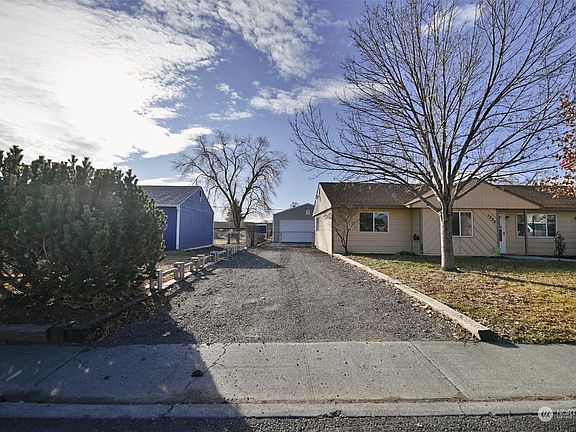 3rd image of 1226 Arlington Drive NE