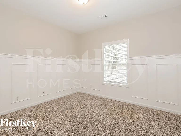 2570 Serenity St — Photo 11