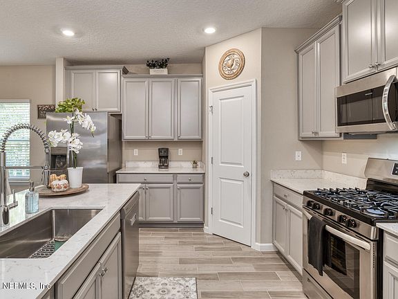 3rd image of 24 MONTSERRAT Drive