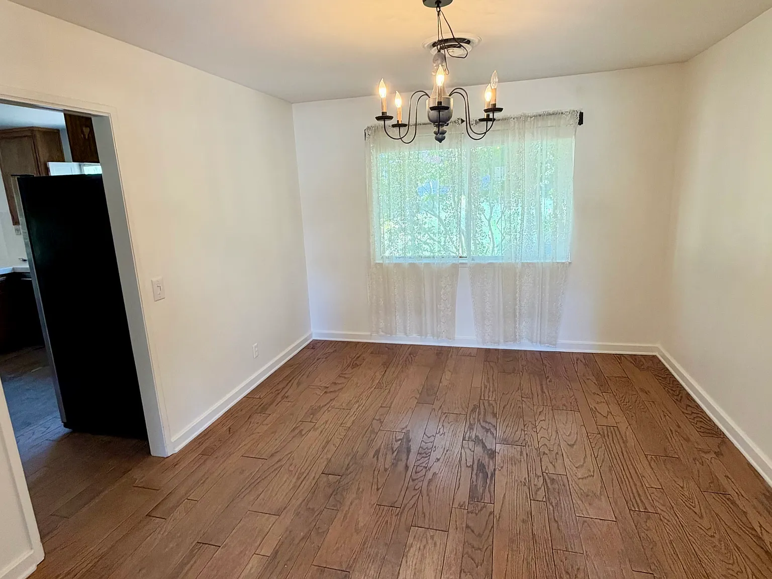 4 bed, 2445 sqft, $3,800 — Photo 4