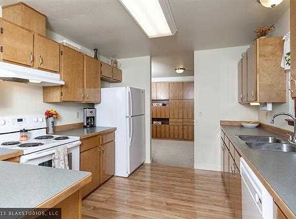 3rd image of 1205 Bainbridge Blvd
