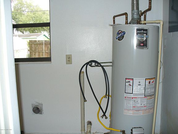 4th image of 1072 Hermosa Dr