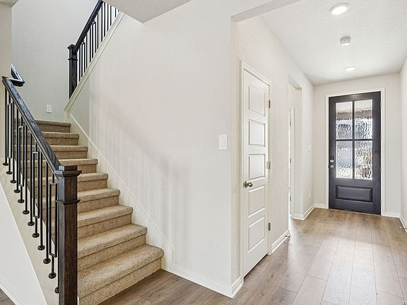 5th image of 927 Earp Blvd