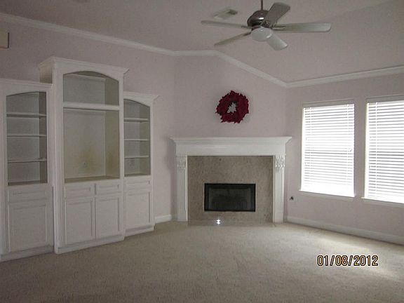 3rd image of 404 Friends Knoll Ln