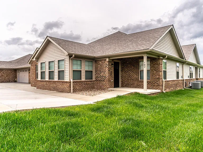 182 Garden Gate Dr — Photo 3