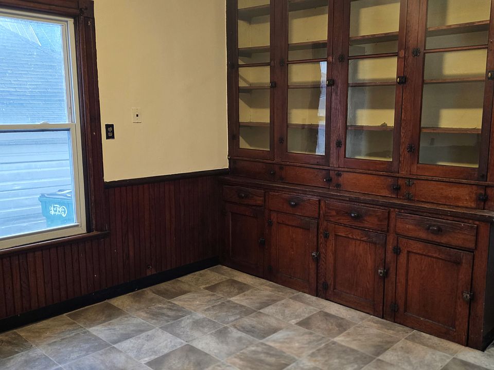 1st image of 170 Blaine Ave