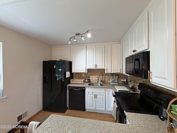 5th image of 25 Highland Dr
