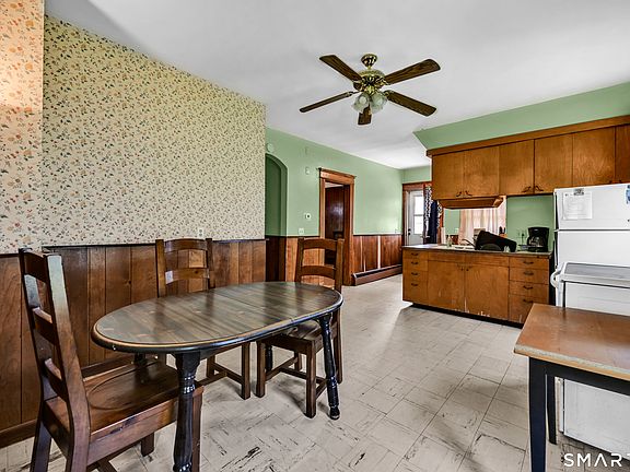 3rd image of 61 Idylwood Avenue