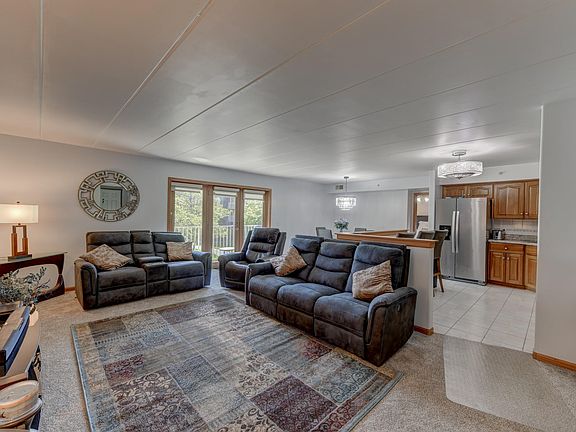 3rd image of 907 Swan Dr Unit 2-E