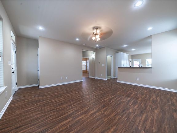 5th image of 1030 W Gandy St