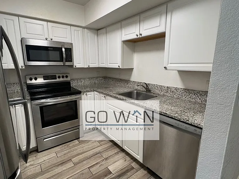 1727 W Mountain View Rd — Photo 1