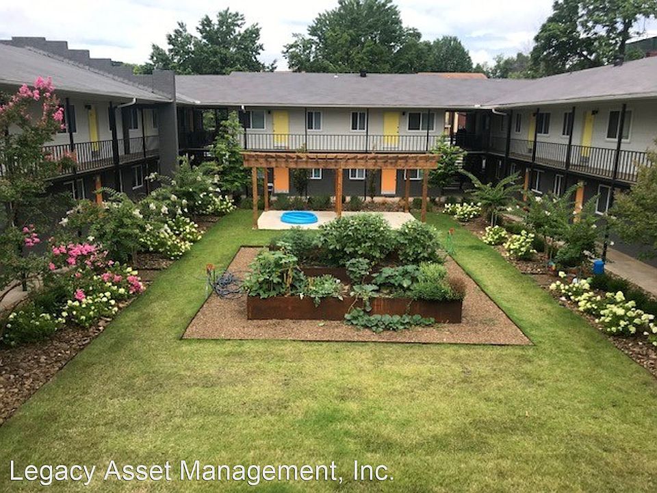 1st image of 1211 N Leverett Ave #9