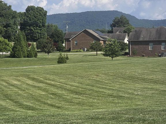 2nd image of 602 Yellow Rose Ln