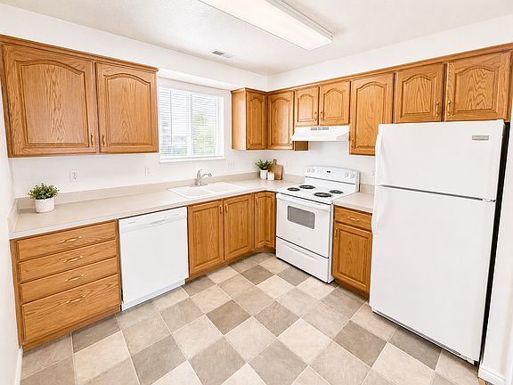 4th image of 49 N 400 W APT 301
