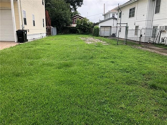 1st image of 8217 Apricot St