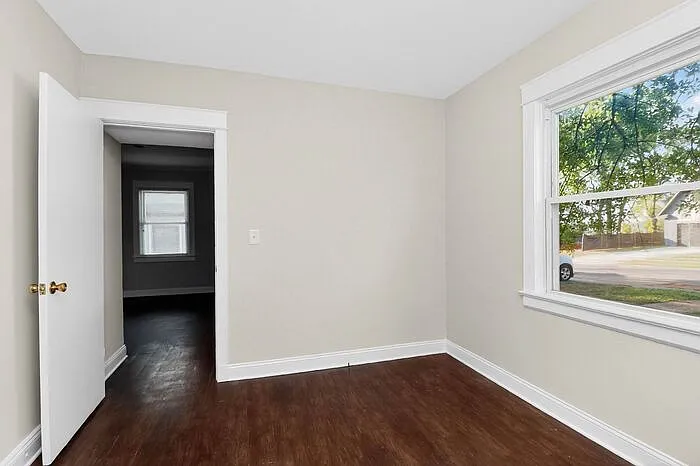 420 Plymouth Ave — Photo 10