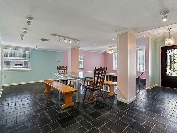 5th image of 3952 Augusta St