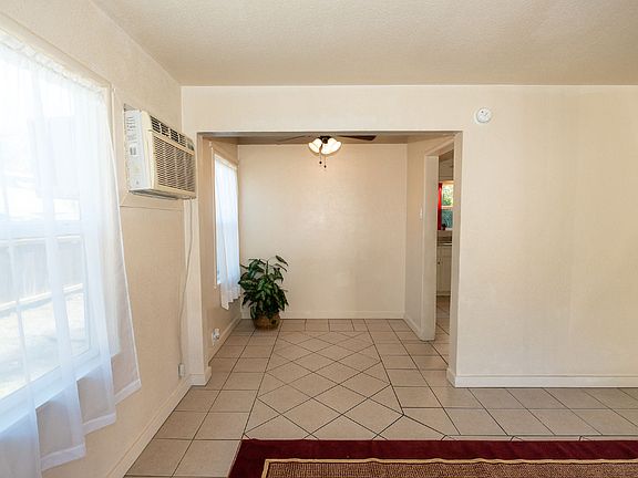 4th image of 22 Oak Ave