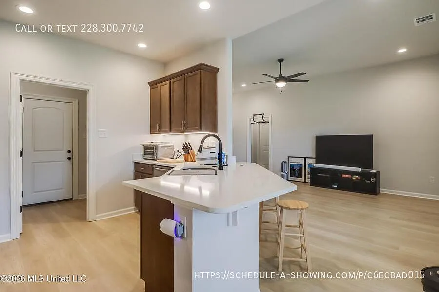 Building Photo - 11415 Oak Aly