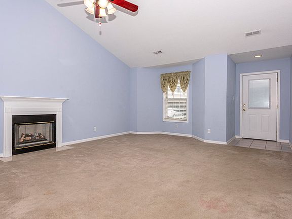 4th image of 1024 Silver Creek Ln #3